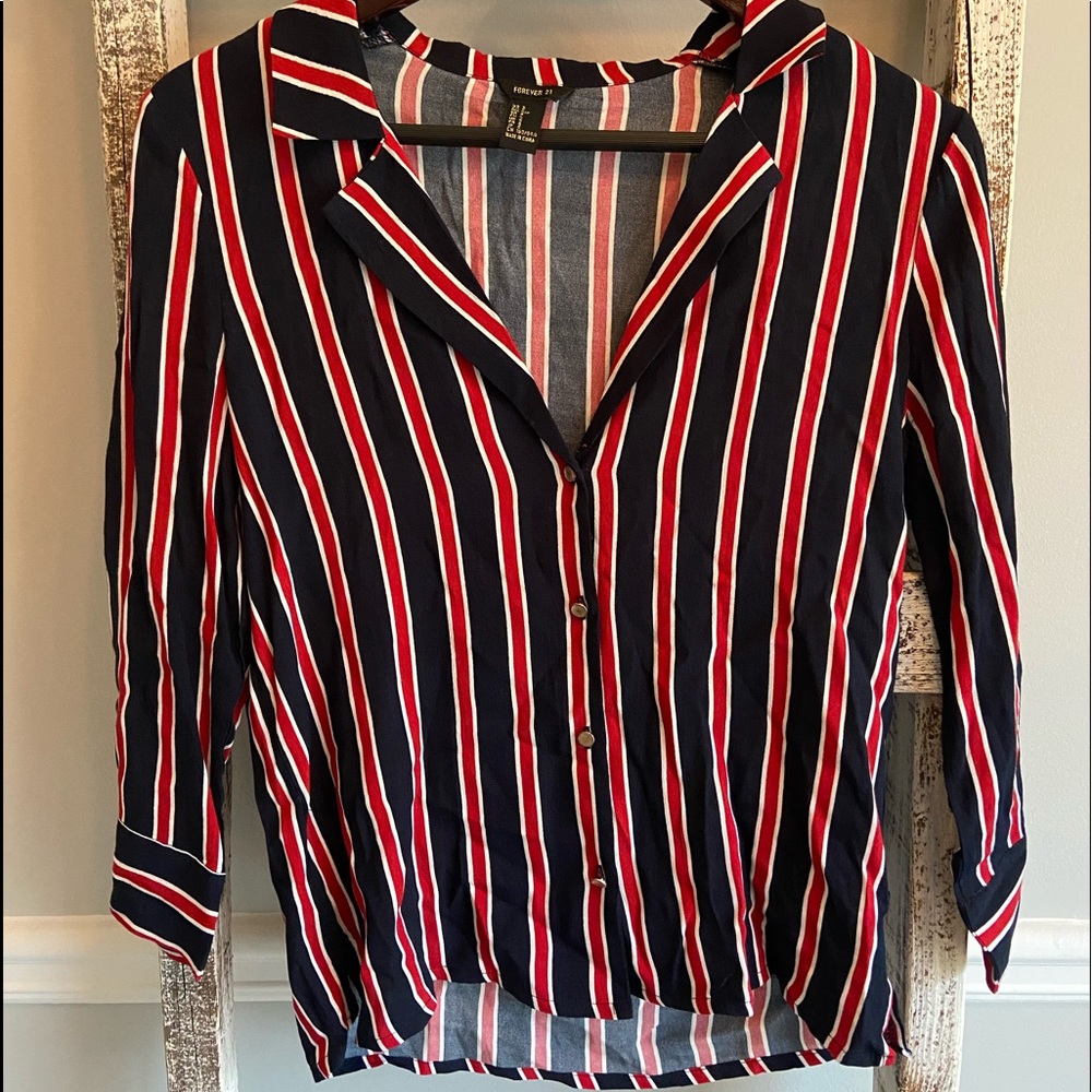 Striped Button-Up/Quarter-Sleeve Shirt